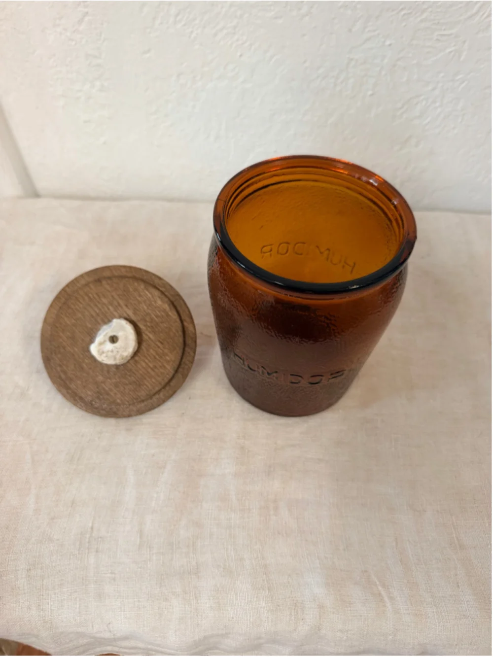 Vintage Lord Chesterfield Amber Glass Humidor with Lid and 10 Pipe Rack